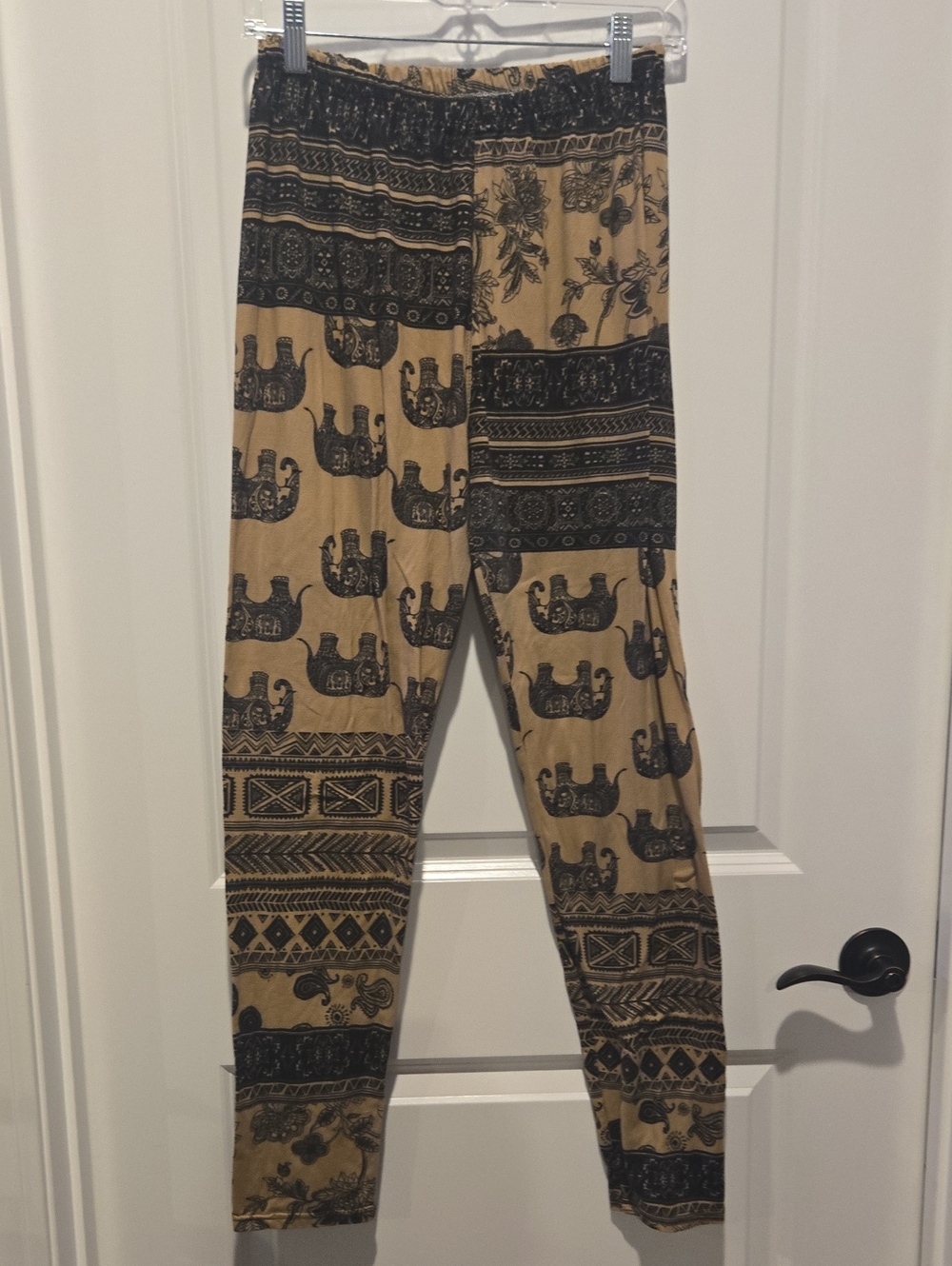 Sonos Black & Tan Floral Print Leggings